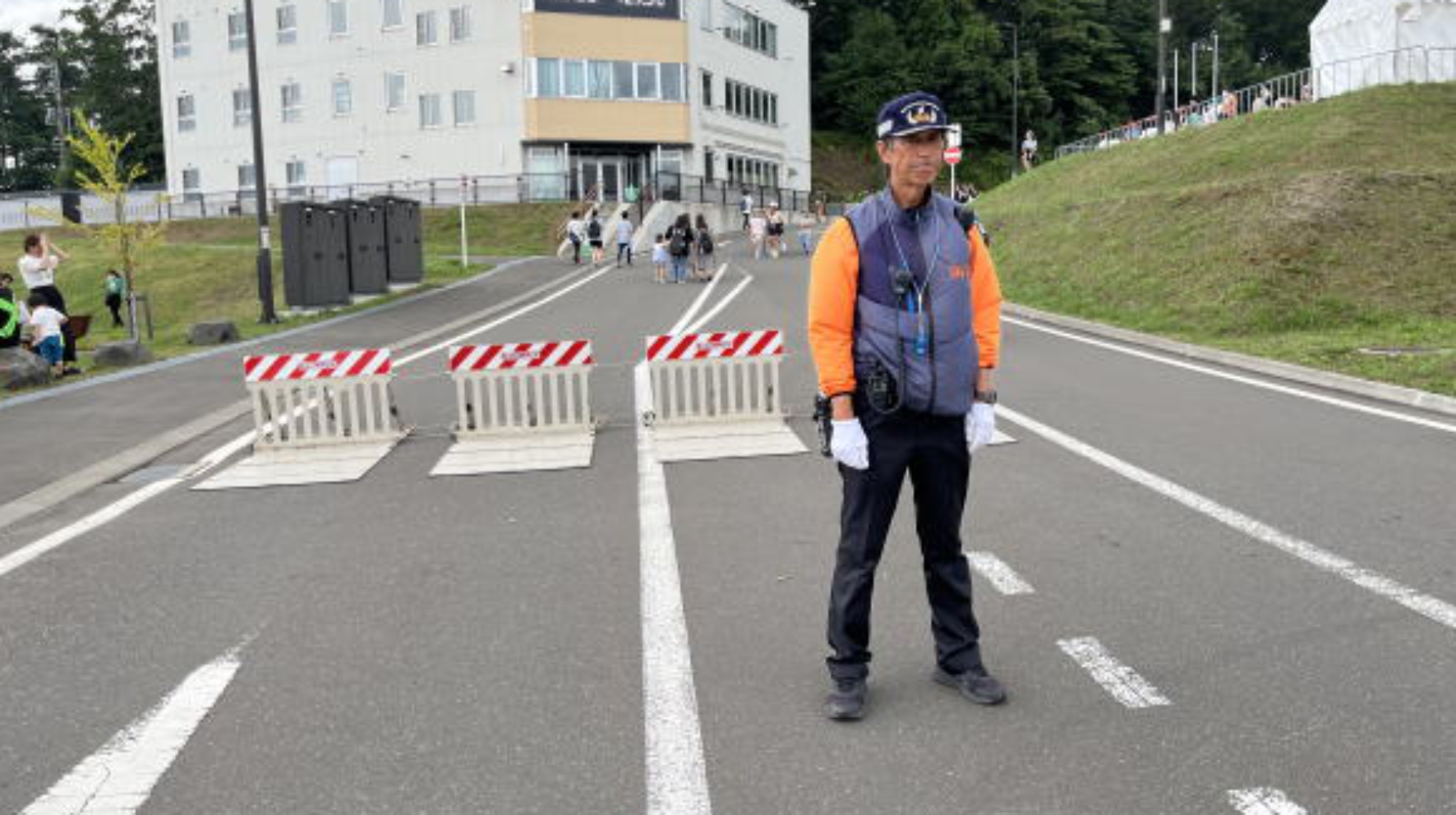 北広島ふるさと祭り2023で車両進入対策として「ヘラクレスバリケード」を設置